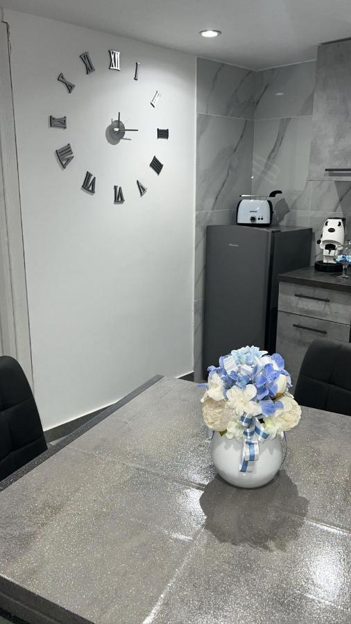 Casa Aurora Apartment เนเปิลส์ ภายนอก รูปภาพ