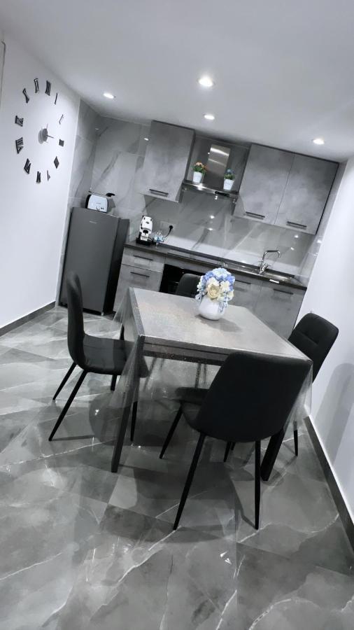 Casa Aurora Apartment เนเปิลส์ ภายนอก รูปภาพ
